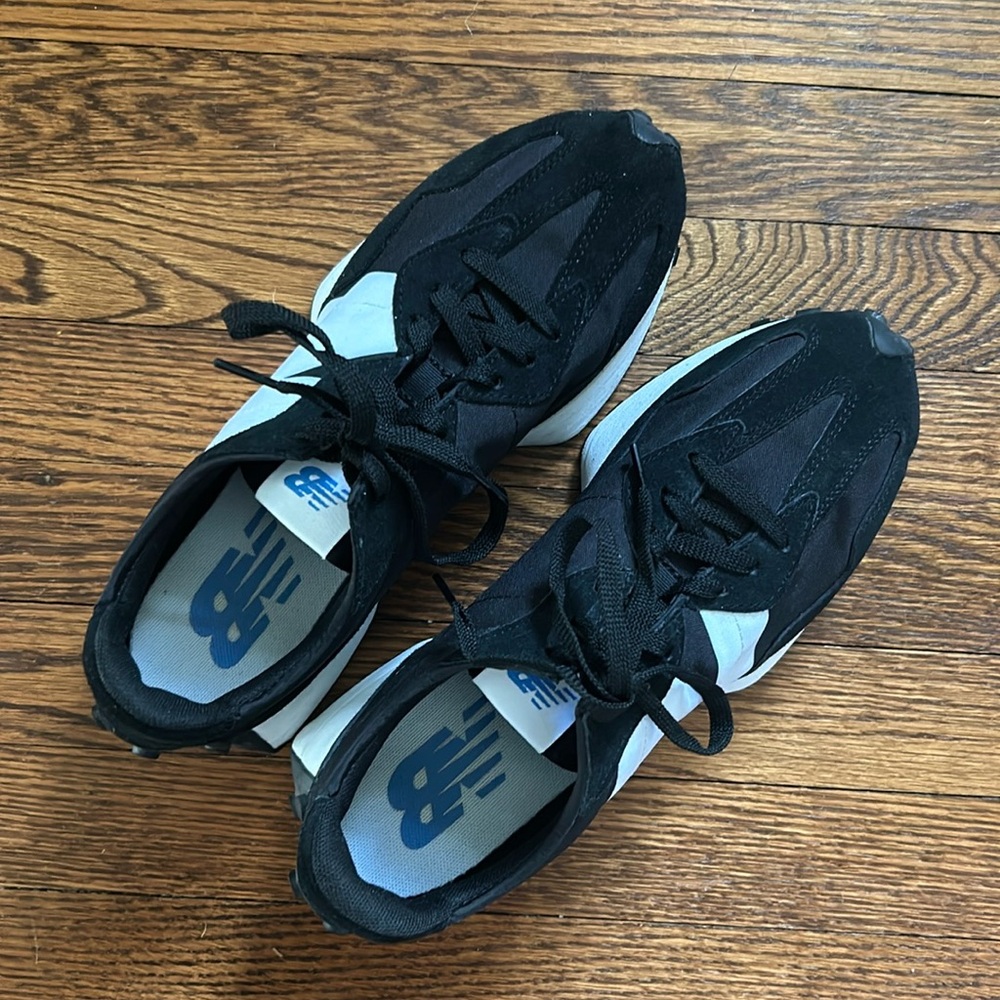 New Balance 327